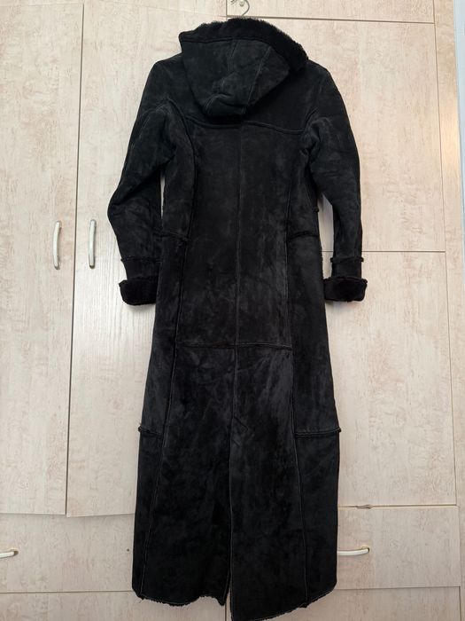 Piękny długi kożuch H&M – naturalny zamsz – czarny – kaptur