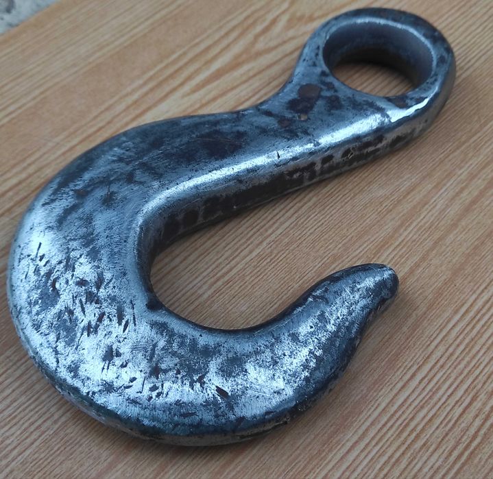 Большой крюк для подъема огромных тяжестей до 30 тонн