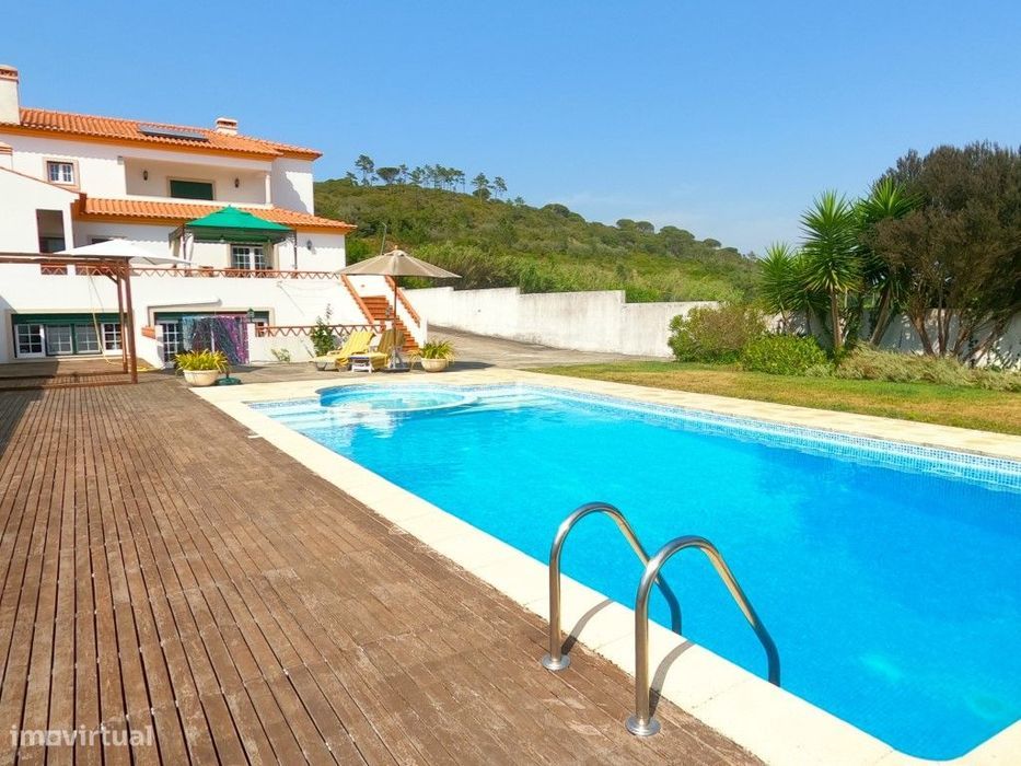 4-Bedroom Detached House with Garden, Swimming Pool, and Garage, Very Close to Óbidos and d...