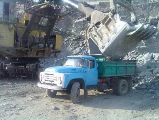 Отсєв,щебень,песок.