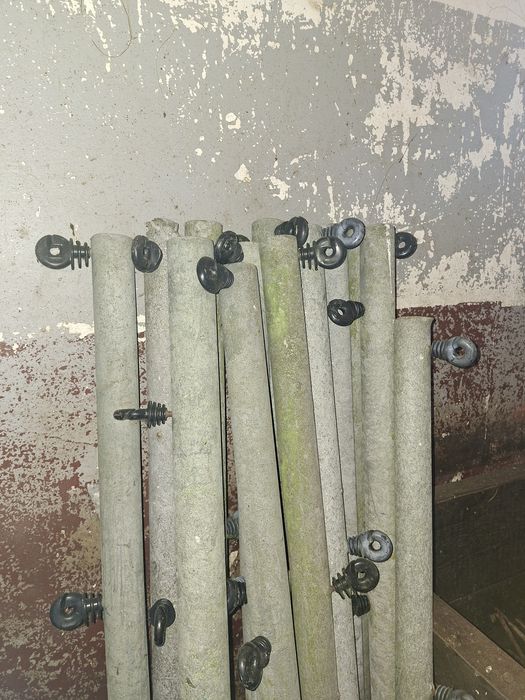 Słupki do ogrodzenia elektrycznego dla koni 150 cm + izolatory