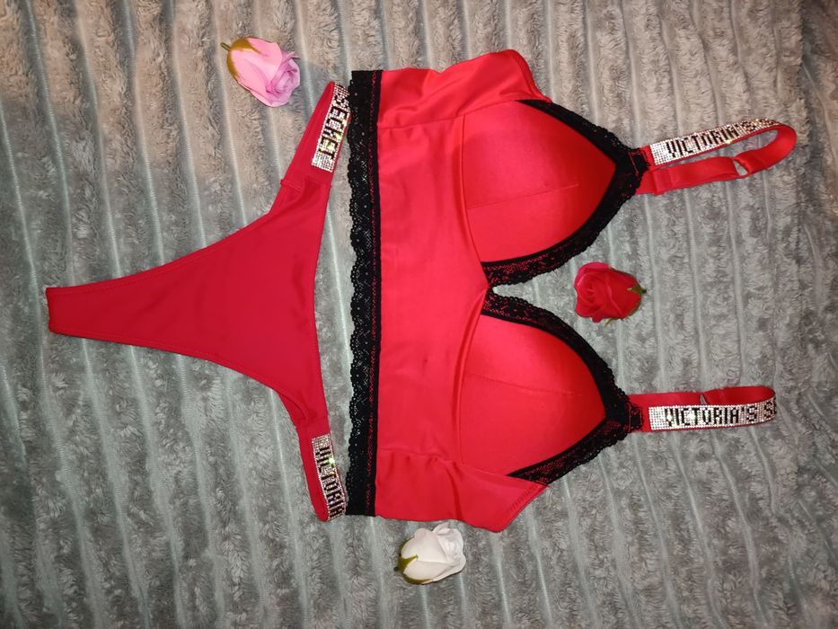 Комплект нижнего белья Victoria's Secret со стразами