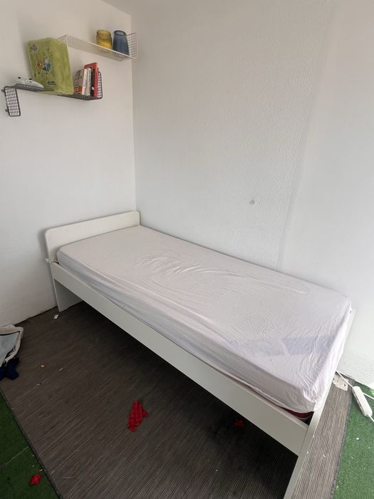 Cama ikea slakt em bom estado