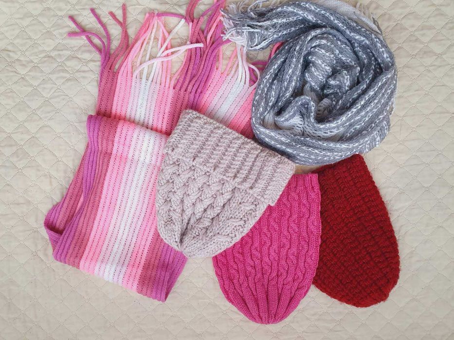 Три шапки ТМ Odyssey + два шарфа - одним лотом за 220грн.