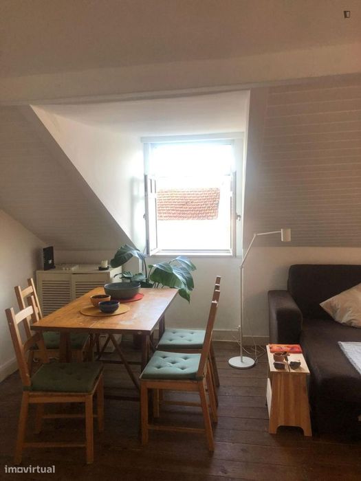 Quarto - localizado em Arroios Lisbon