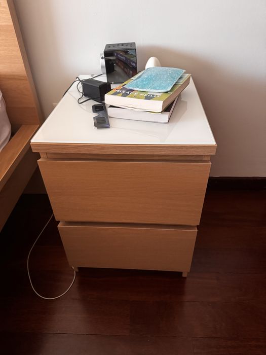 Cama + Mesinha de Cabeceira