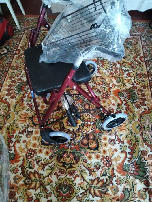 Продам ходунків для інвалідів на колесах