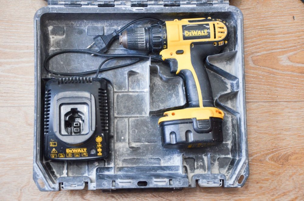 Дрель-шуруповерт DeWalt DC730K