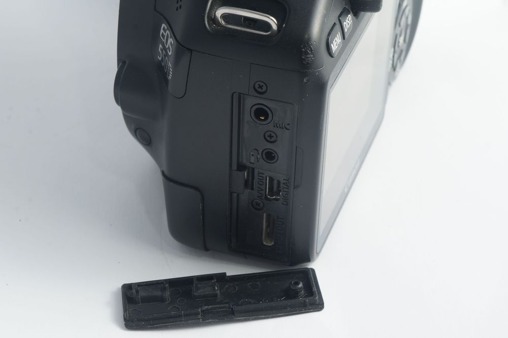 Фотоапарат Canon EOS 550D body