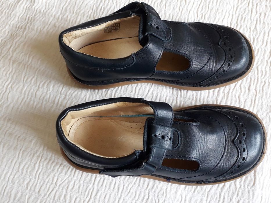 Sapato de criança em pele azul marinha