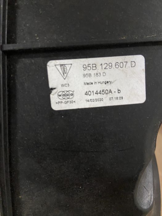 Корпус повітряного фільтра Porsche Macan/Порше макан