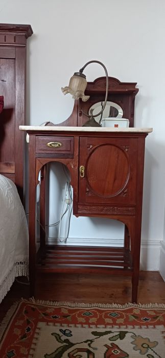 Mobília antiga de quarto