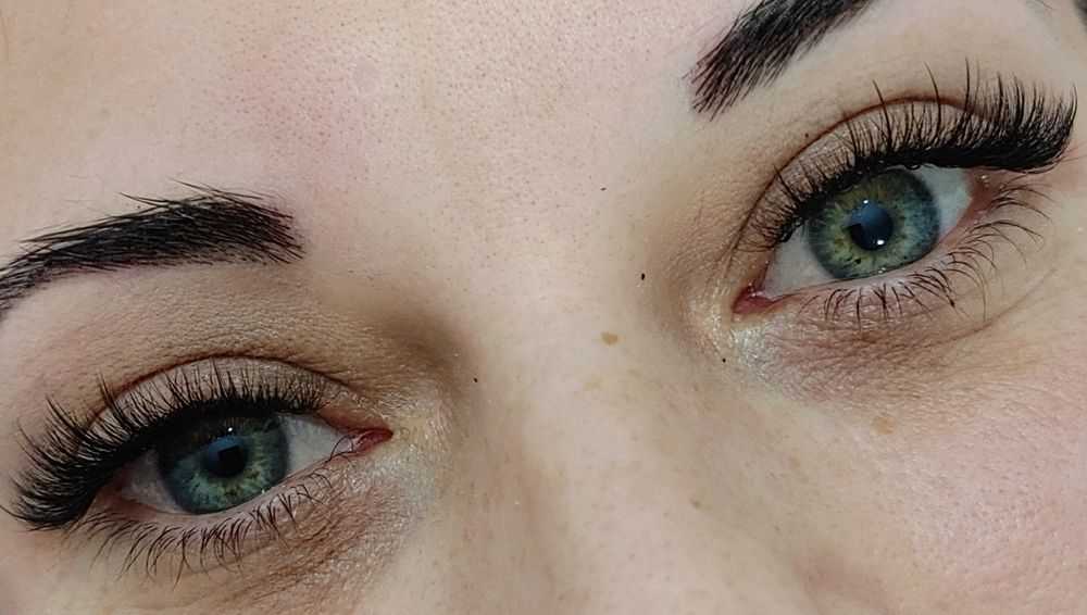 Przedłużanie, zagęszczanie rzęs