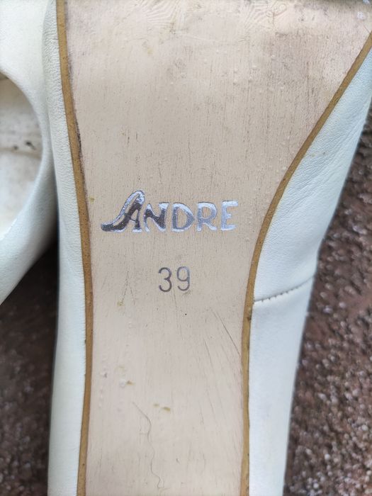 Obcasy Andre rozmiar 39