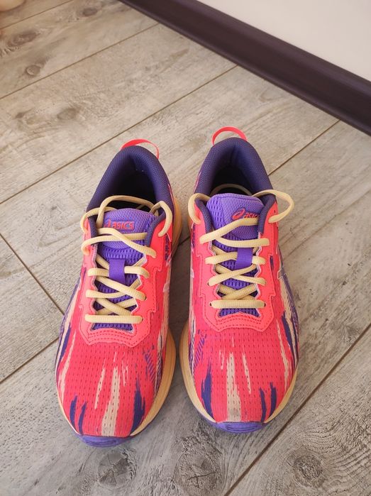 Жіночі кросівки ASICS
