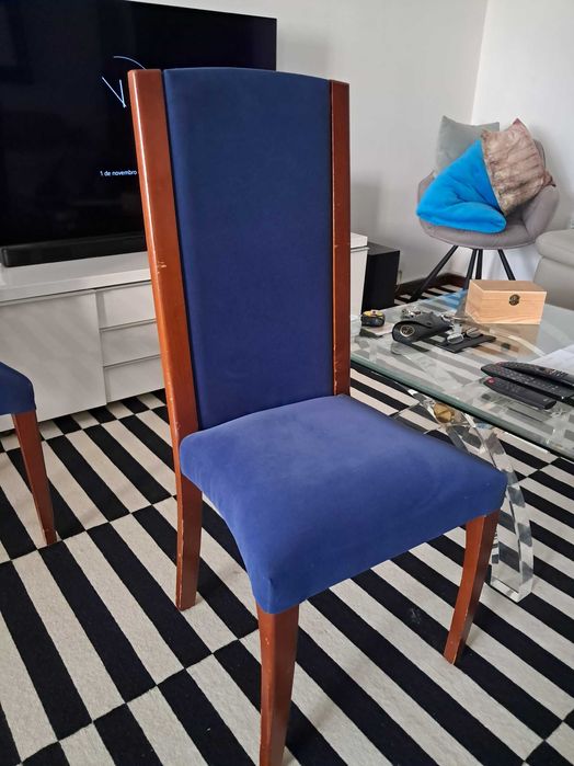 Mesa e cadeiras de jantar