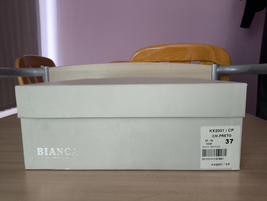 Botins de cano alto com salto, preto, tamanho 37, Bianca