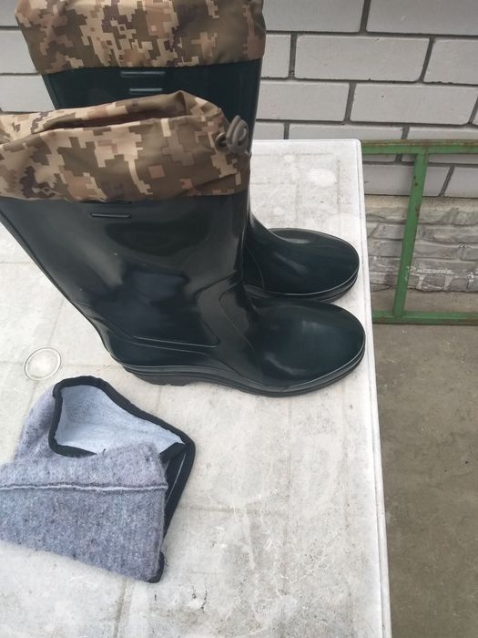 Сапоги резиновые 43 и 44 размер