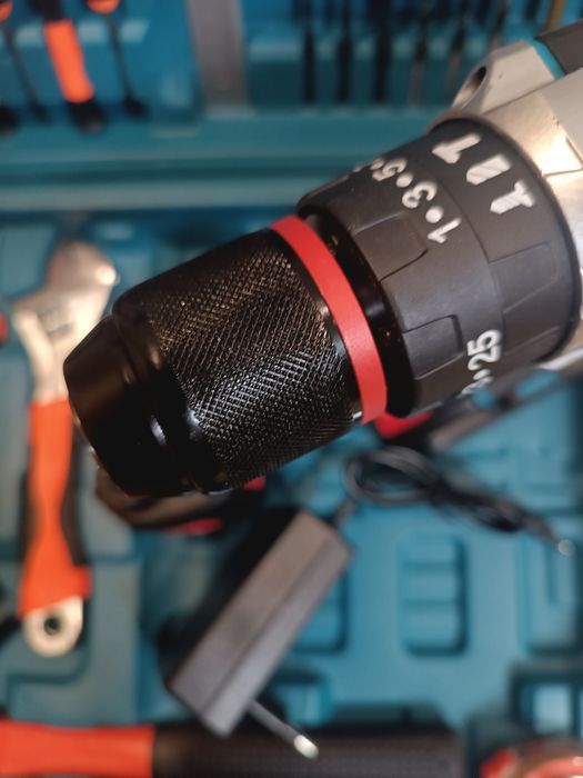 Шуруповерт ударний Makita металлический патрон