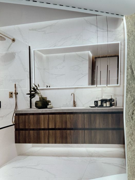 Ж К Театральний.Продаж 3к квартири,можливий продаж є-оселя.