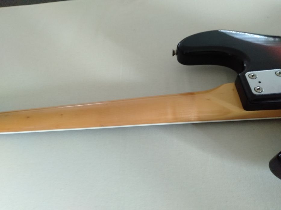 Włoska  gitara basowa