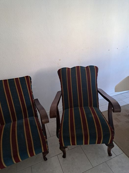 Poltrona  mais dois cadeirões .