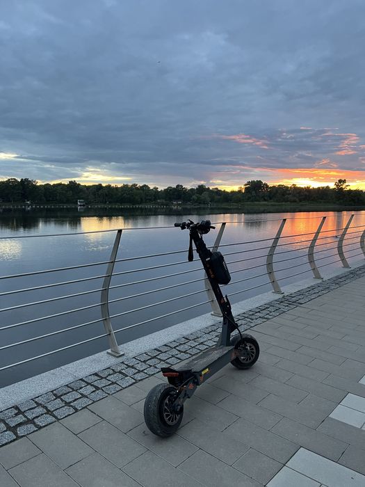 Самокат kukirin G4 на тюнінгу з ідеальним станом