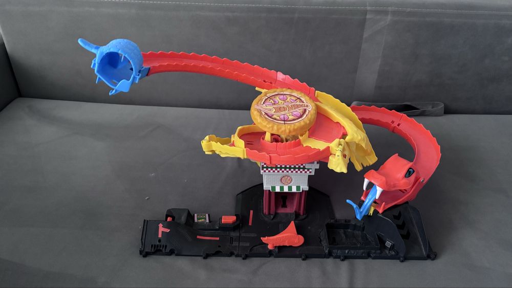 Hot wheels city атака кобри автотрек