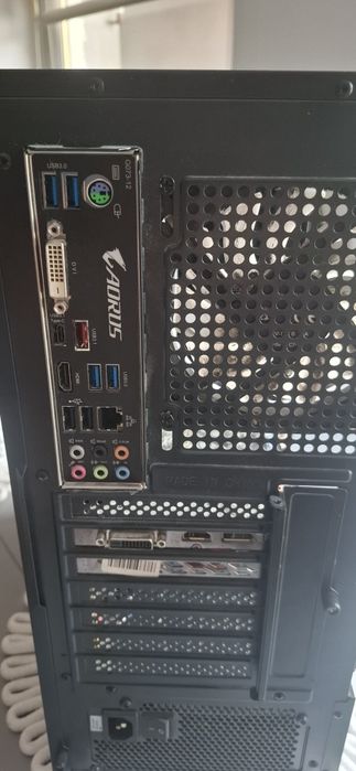 Komputer stacjonarny rezerwacja do soboty