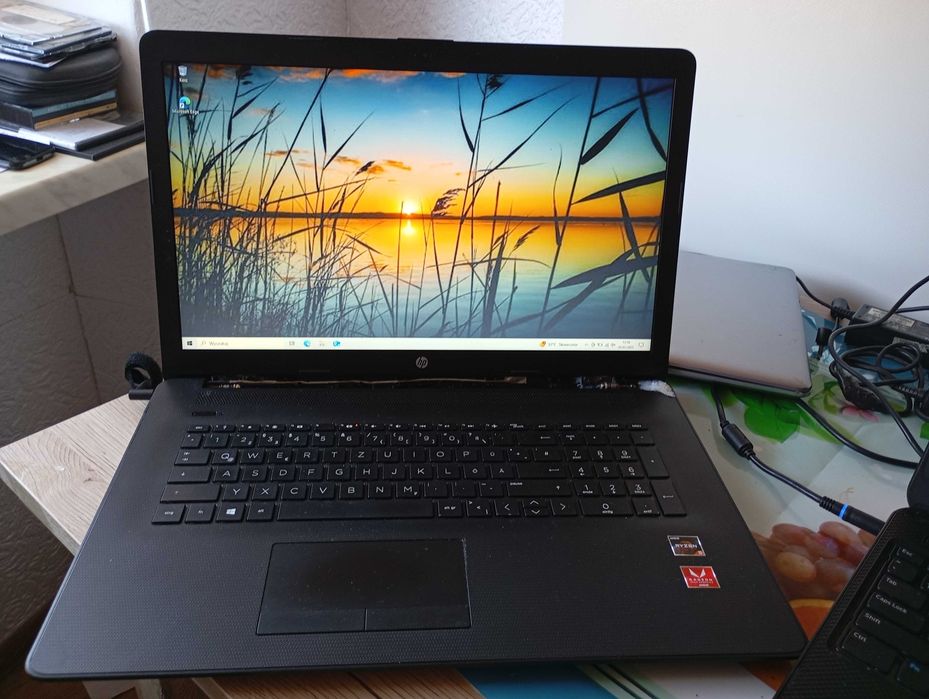 sprzedam hp.amd ryzen 5 2500u 4rdzen watki 8,grafika rx  vega 8.