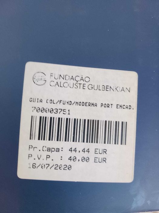 4 livros Calouste Gulbenkian e 1 Botswana