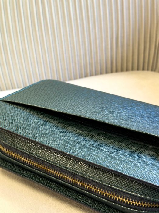 Louis Vuitton Pochette Baikal Taiga Épicea Verde – Detalhes Dourados
