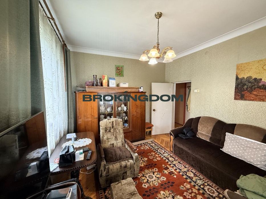 Продам 3х кімнатну квартиру вул Петра Петриченко 71/8