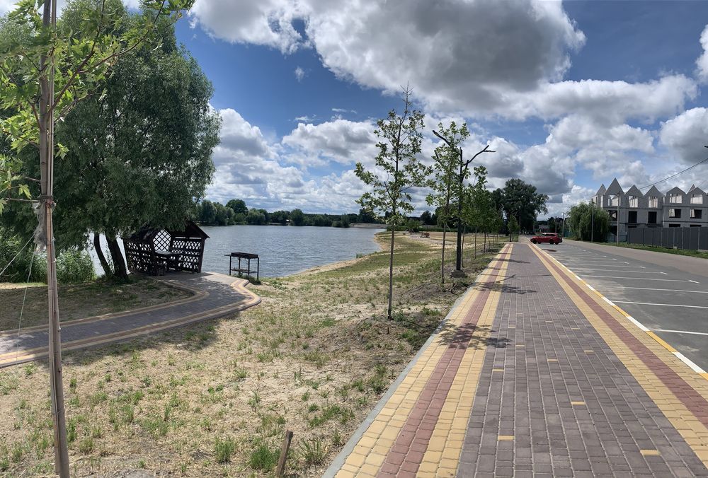 Будинок-дуплекс по ціні квартири біля озера