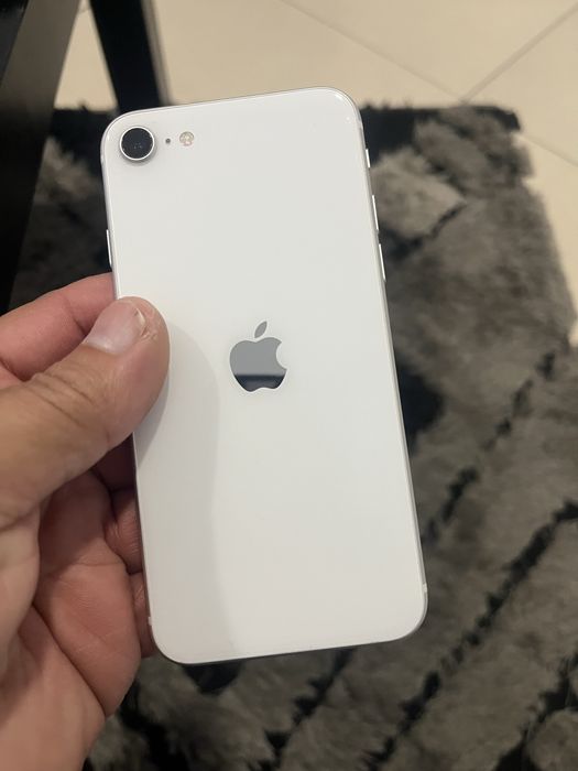 iPhone SE em outro estado