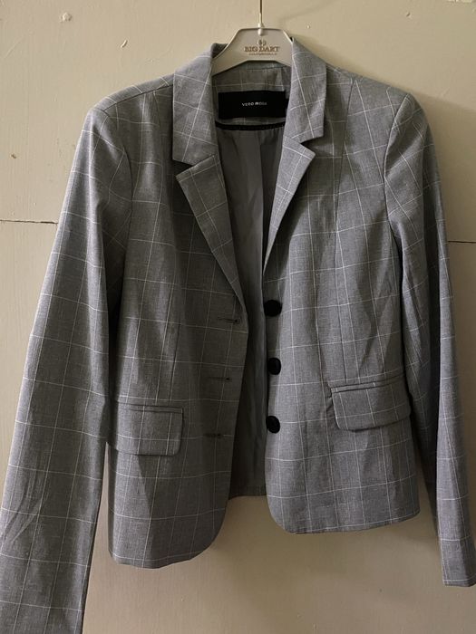 Пиджак сірий.