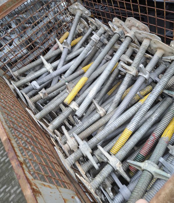 Stopa do rusztowania 0,6 m regulowana  , używana ,netto 30,00zł