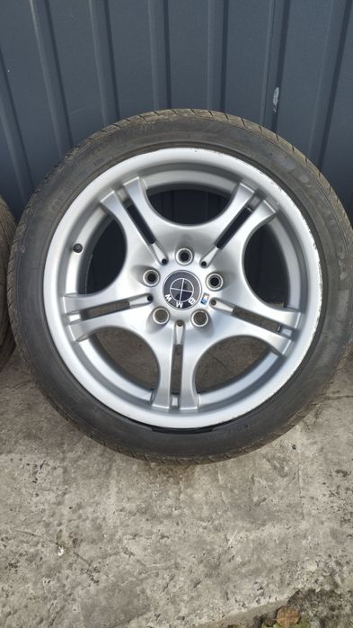 Продам на бмв 3 серії ,різноширокі,з новою резиною