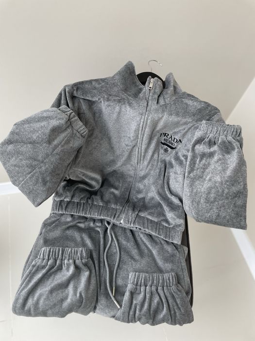 Костюм Premium Prada з якісного велюру в чорному та сірому кольорі