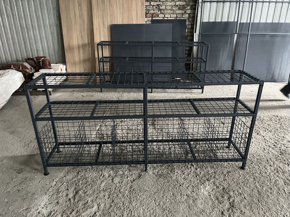 Стелажі, полиці.