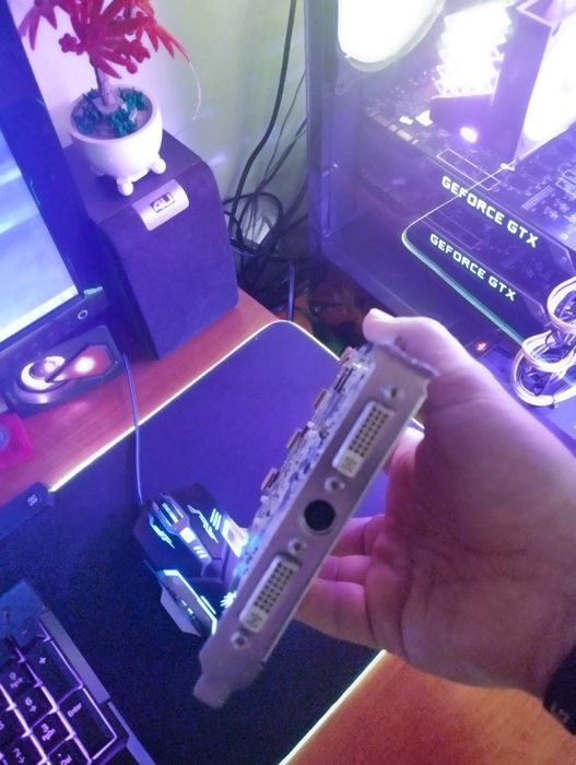 відеокарта ATI Radeon™ HD 2600 Pro( робоча)