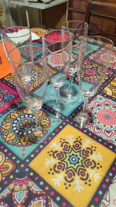 Conjunto 5 taças muito bem conservadas.