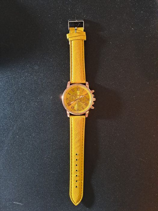 Relógio  amarelo