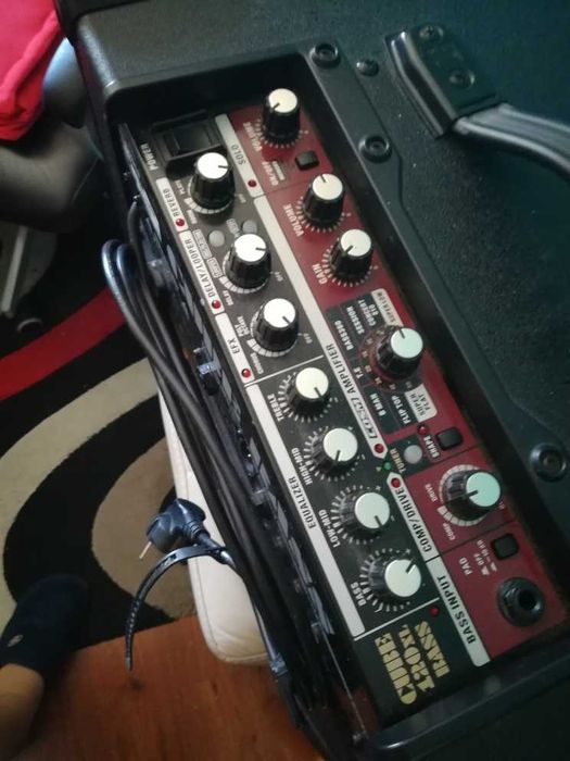 Minitores Fame , e amplificador Roland baixo