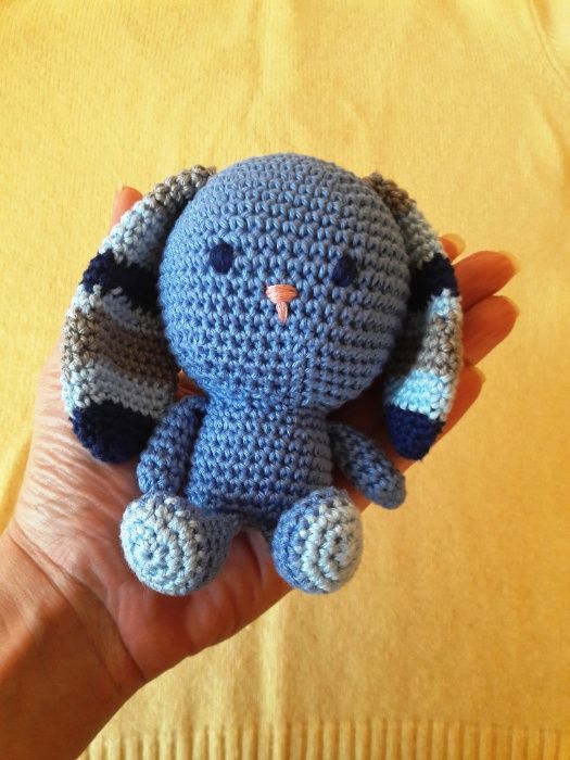 Coelho em amigurumi