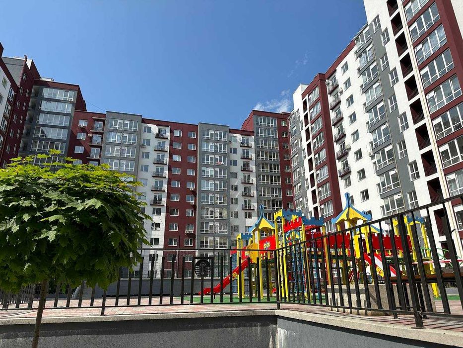 2-кімнатна квартира ЖК “Княгинин” двостороння, з балконом.