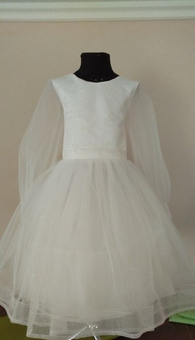 Дитяча сукня на 5-7 рочків.