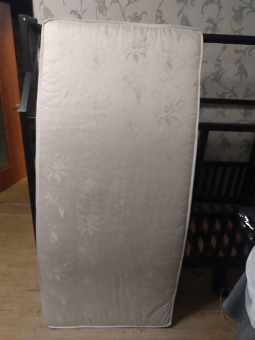 Продам: Детская кровать - домик.