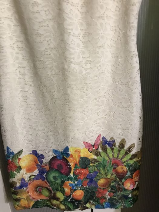 Sukienka Desigual kremowa