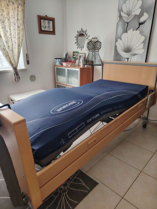 Cama geriátrica para pessoas acamadas